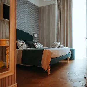 https://florita-napoli.hotels-amalfi.com